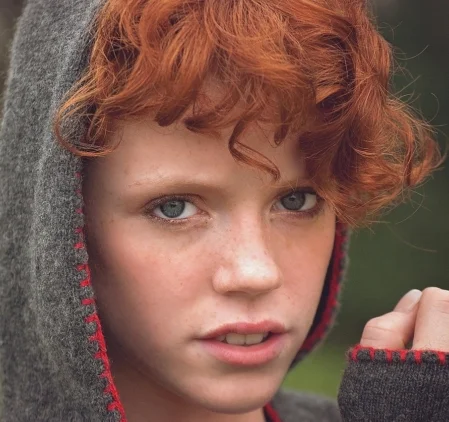 Teenager mit Kaputze